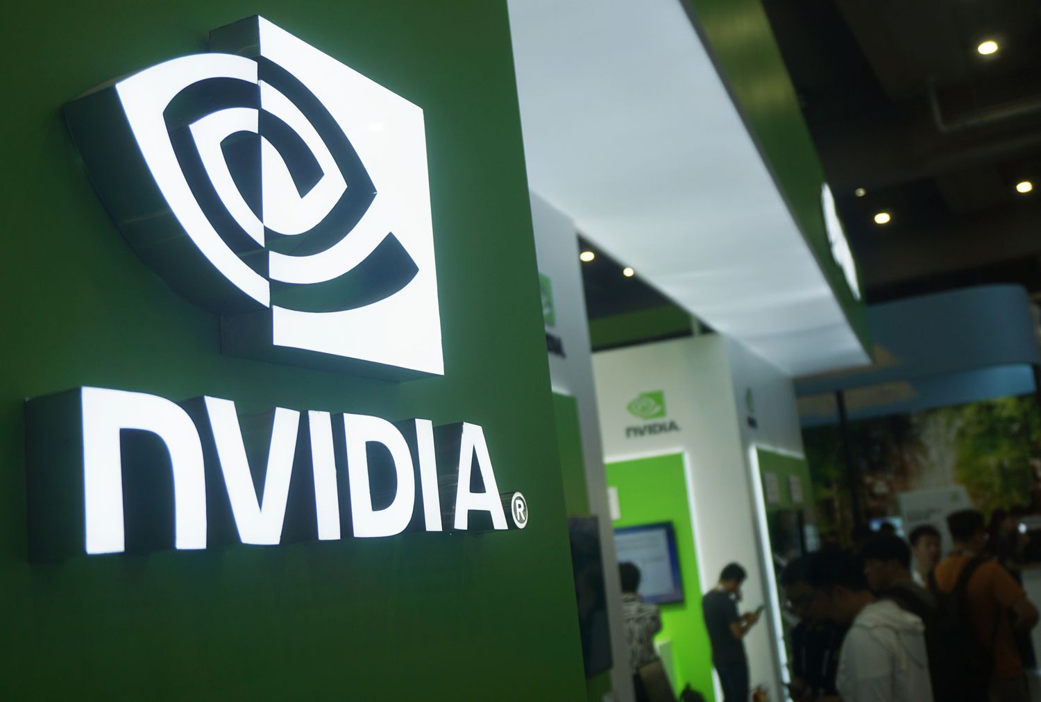 Intel’s Dow Jones Exit Ends an Era as Nvidia Ushers in the AI Revolution