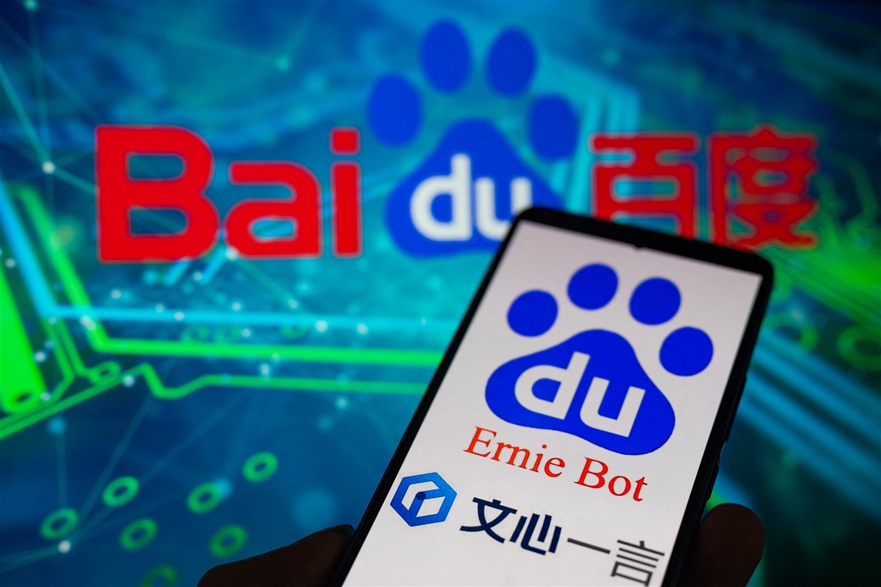 AI Giants Baidu and OpenAI Offer Free Chatbots Amid Intensifying Competition from DeepSeek